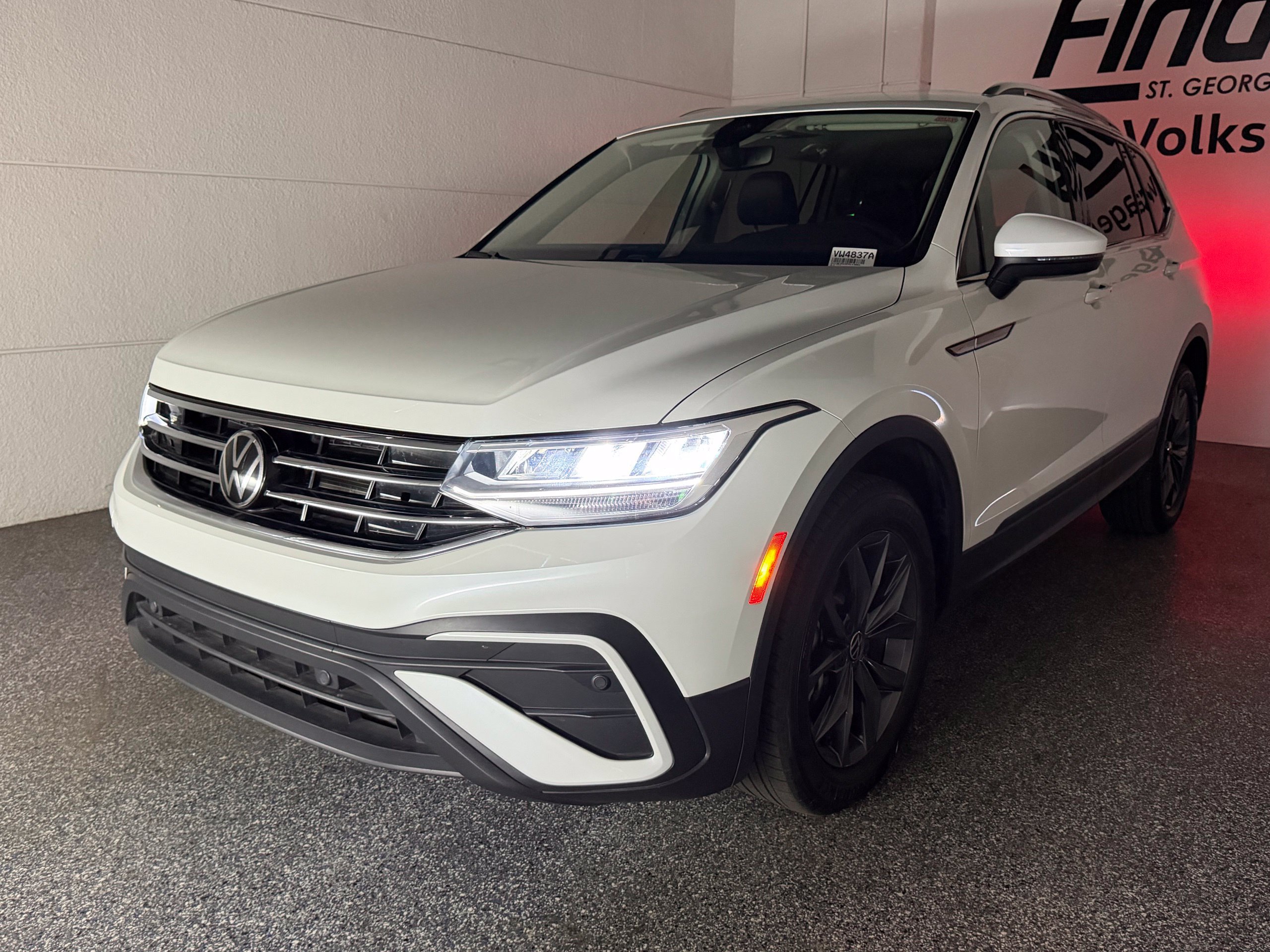 Used 2023 Volkswagen Tiguan SE FWD image 45