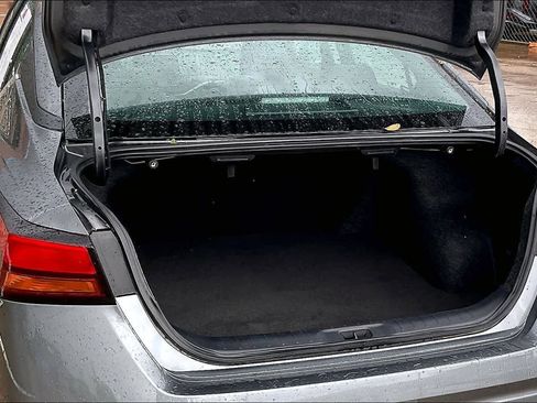 Used 2025 Nissan Altima 2.5 SV image 18