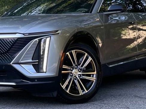 Used 2024 Cadillac Lyriq Luxury AWD/4WD image 2