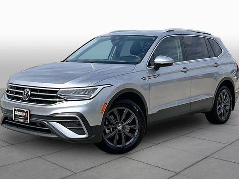 Used 2022 Volkswagen Tiguan SE FWD image 2