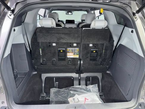 Used 2021 Toyota Sienna XSE FWD image 29