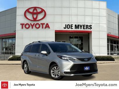 Used 2025 Toyota Sienna LE