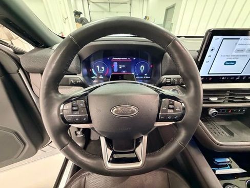 Used 2025 Ford Explorer Platinum w/ LUX Leather Package image 9