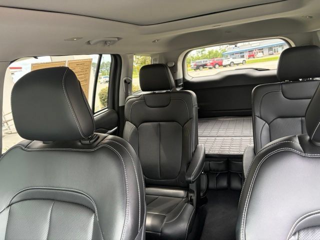 Used 2023 Jeep Grand Cherokee L Limited w/ Luxury Tech Group II RWD image 19