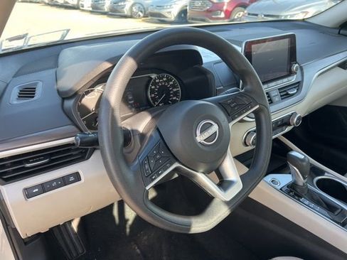 Used 2024 Nissan Altima 2.5 SV image 11