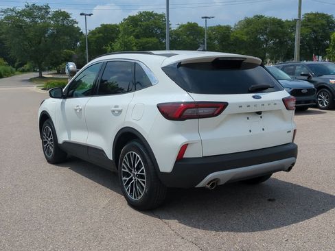 Used 2024 Ford Escape SE image 6