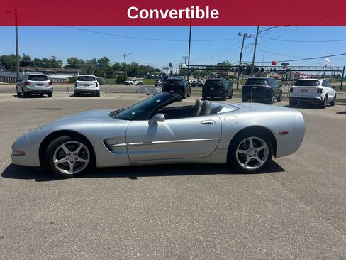 Used 2001 Chevrolet Corvette Convertible w/ Preferred Equipment Group2 RWD image 2