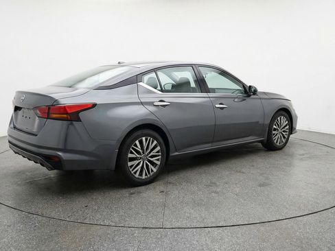 Used 2025 Nissan Altima 2.5 SV FWD image 9