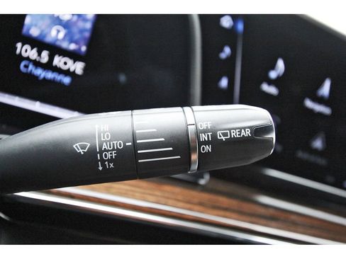 Certified 2023 Cadillac Escalade ESV Premium Luxury image 19