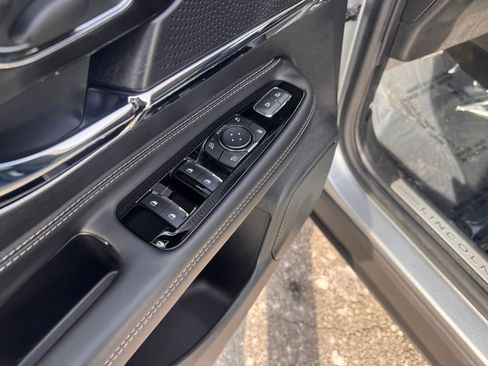 Certified 2024 Lincoln Corsair AWD image 12