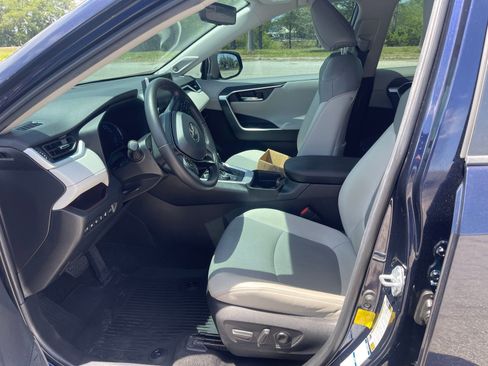 Used 2021 Toyota RAV4 Limited AWD/4WD image 21