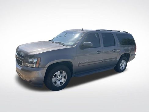 Used 2013 Chevrolet Suburban LT w/ Luxury Package RWD image 3