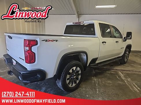 Used 2022 Chevrolet Silverado 2500 Custom w/ Custom Value Package AWD/4WD image 2