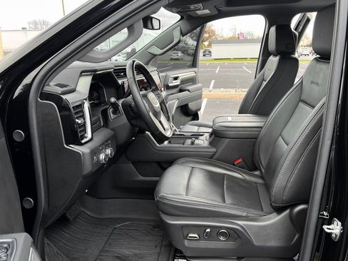 Used 2025 GMC Sierra 2500 Denali image 2