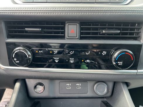 Used 2024 Nissan Rogue S FWD image 25