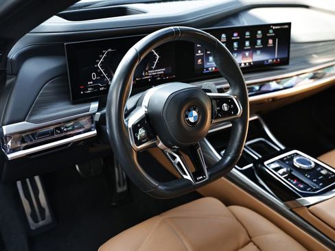 Used 2023 BMW 740i w/ Parking Assistance Package RWD image 19