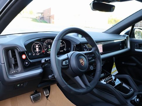 New 2026 Porsche Cayenne S image 23