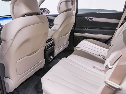 Certified 2025 Genesis GV80 2.5T Select image 11