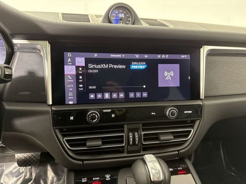 Certified 2022 Porsche Macan GTS image 28