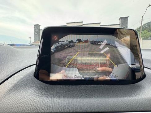 Used 2017 MAZDA MAZDA3 Sport FWD image 11