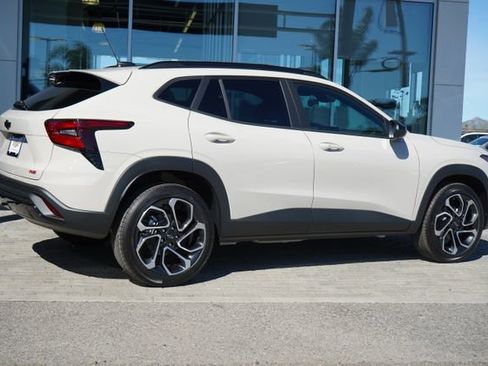 New 2026 Chevrolet Trax RS w/ Sunroof Package image 9