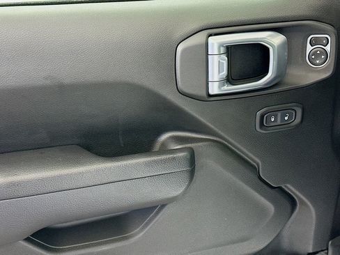 Used 2023 Jeep Wrangler Unlimited image 15