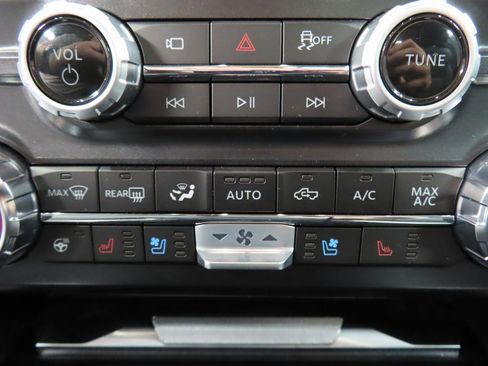 Used 2025 Ford F250 Platinum w/ FX4 Off-Road Package image 72