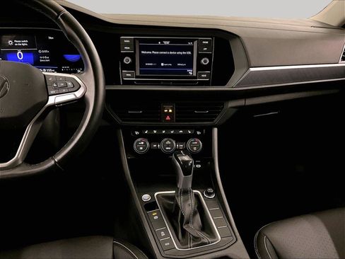 Used 2023 Volkswagen Jetta SE FWD image 6