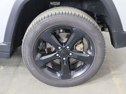 Used 2023 Jeep Grand Cherokee Limited w/ Black Appearance Package image 50