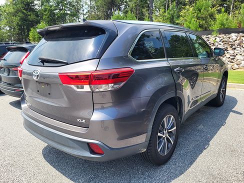 Used 2019 Toyota Highlander XLE FWD image 4