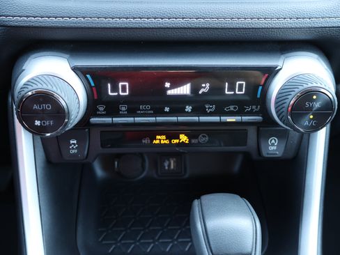 Certified 2025 Toyota RAV4 XLE FWD image 32