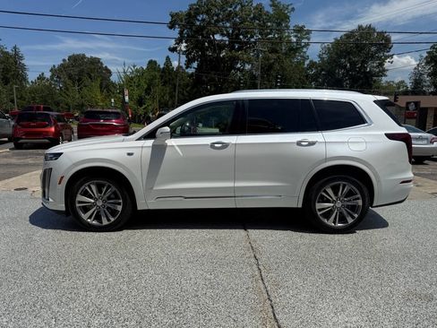 Used 2022 Cadillac XT6 Premium Luxury w/ Technology Package FWD image 3