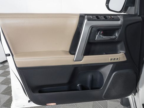 Used 2018 Toyota 4Runner Limited RWD image 13