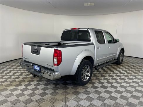 Used 2014 Nissan Frontier SL w/ SL Moonroof Package image 25