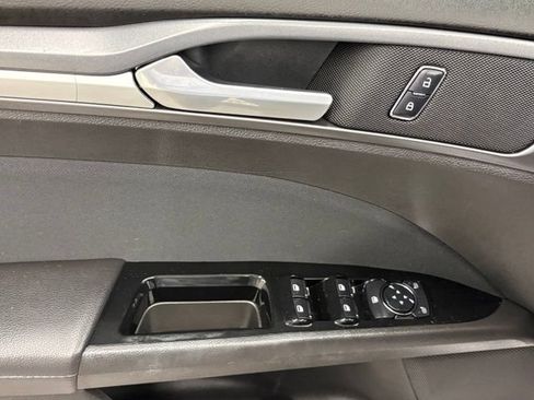 Used 2016 Ford Fusion SE FWD image 11