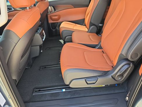 New 2026 Kia Carnival SX w/ SX Dark Edition Package FWD image 17