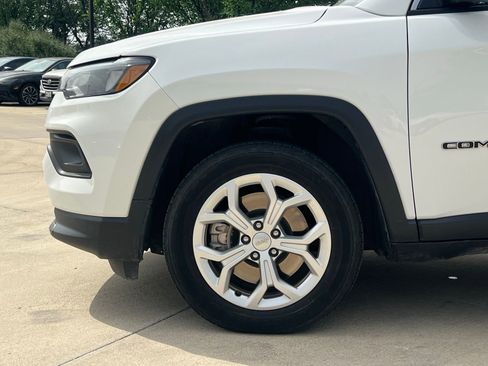 Used 2024 Jeep Compass Latitude AWD/4WD image 8