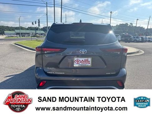 Used 2025 Toyota Highlander XSE AWD/4WD image 4