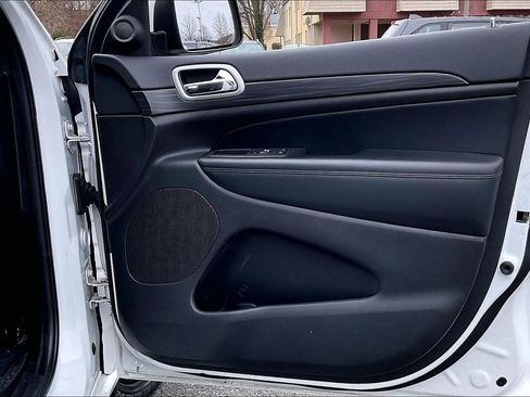 Used 2021 Jeep Grand Cherokee Laredo X image 19