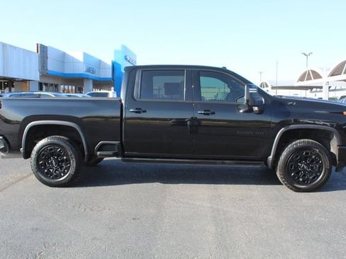Used 2024 Chevrolet Silverado 2500 LTZ w/ LTZ Plus Package AWD/4WD image 2