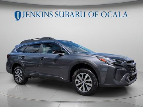 Used 2025 Subaru Outback Premium AWD/4WD image 9