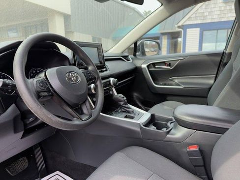 Used 2021 Toyota RAV4 XLE AWD/4WD image 8