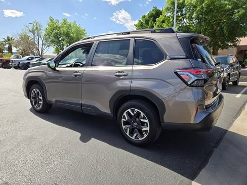 Used 2025 Subaru Forester Premium AWD/4WD image 6