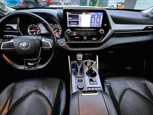 Certified 2022 Toyota Highlander Platinum image 14