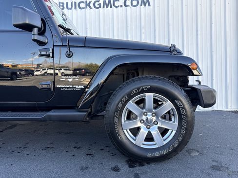 Used 2018 Jeep Wrangler Unlimited Sahara w/ Connectivity Group image 31