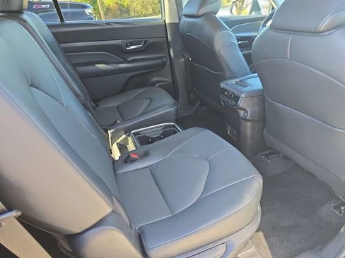 Certified 2025 Toyota Grand Highlander FWD image 11