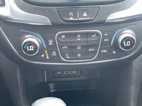 Used 2022 Chevrolet Equinox LT FWD image 16