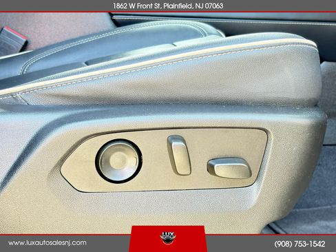 Used 2022 GMC Yukon XL SLT w/ SLT Luxury Package AWD/4WD image 28