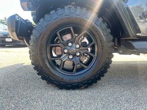 Used 2025 Jeep Gladiator Sport AWD/4WD image 11
