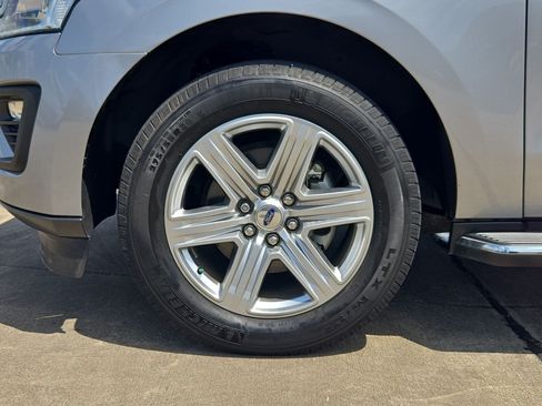 Used 2021 Ford Expedition XLT RWD image 12